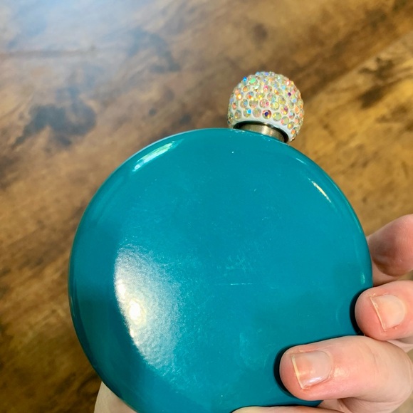 🛑SOLD🛑 Girly Flask - Picture 4 of 5
